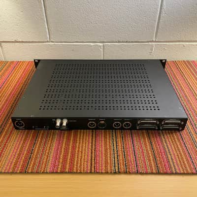 Universal Audio Apollo 16 QUAD Thunderbolt 2 Audio Interface 2010s - Black image 3