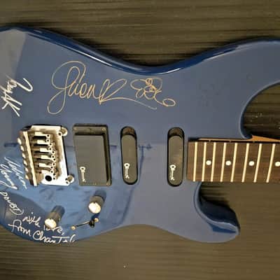NO DOUBT signed Charvette by Charvel ,Gwen Stefani, Young etc image 2