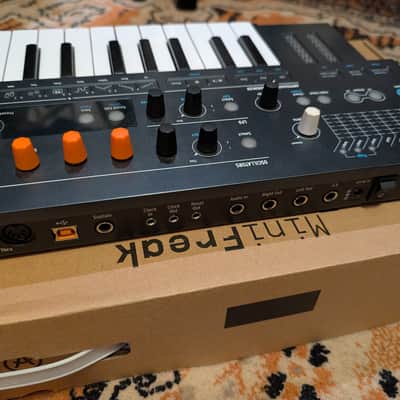 Arturia MiniFreak 37-Key 6-Voice Polyphonic Hybrid Synthesizer 2022 - Present - Black image 2