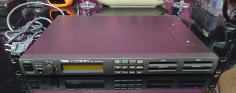 YAMAHA TG500 TONE GENERATOR 1990s ( SY85 AWM2 64 POLYPHONY ) RACK MODULE SYNTH image 1
