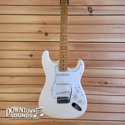 2015 Fender Jimi Hendrix Signature Stratocaster with Road Runner Gig Bag - Olympic White, 8lbs image 2