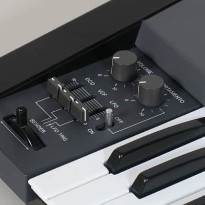 Roland Juno-106 Programmable Polyphonic Synthesizer with 6 new voice chips (serviced) imagen 9