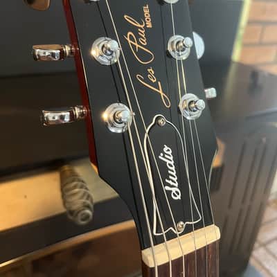 Gibson Les Paul Studio - Light Burst image 2