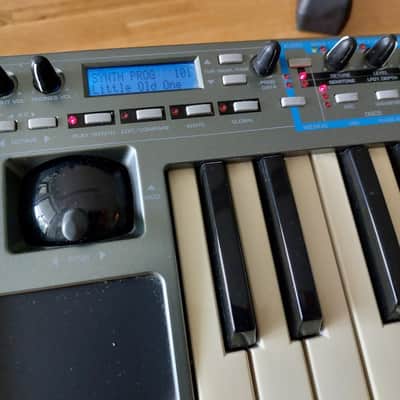 Novation XioSynth 25 10-Voice Synthesizer 2007 - Silver image 3