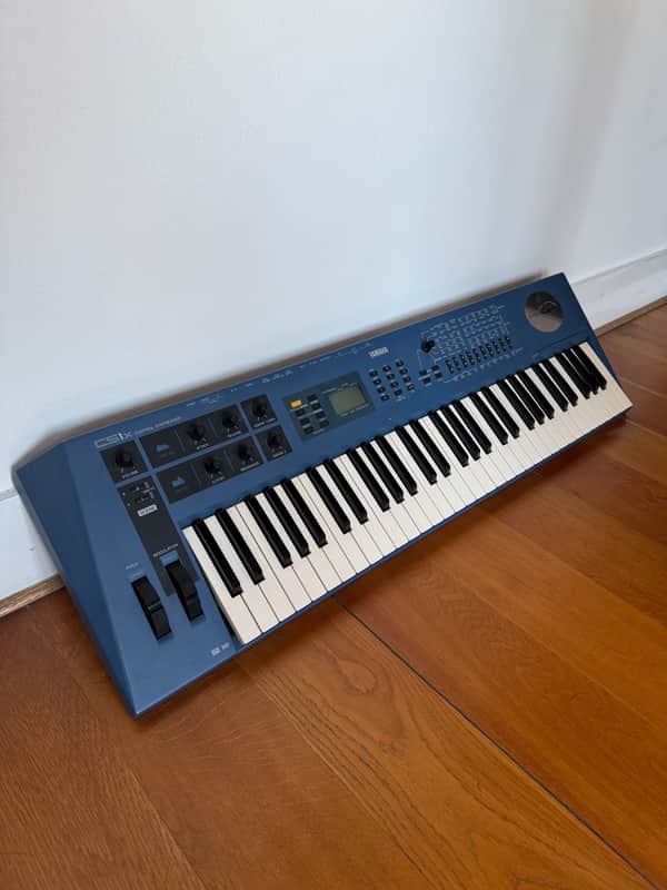 Yamaha CS1x Control Synthesizer 1996 - Blue