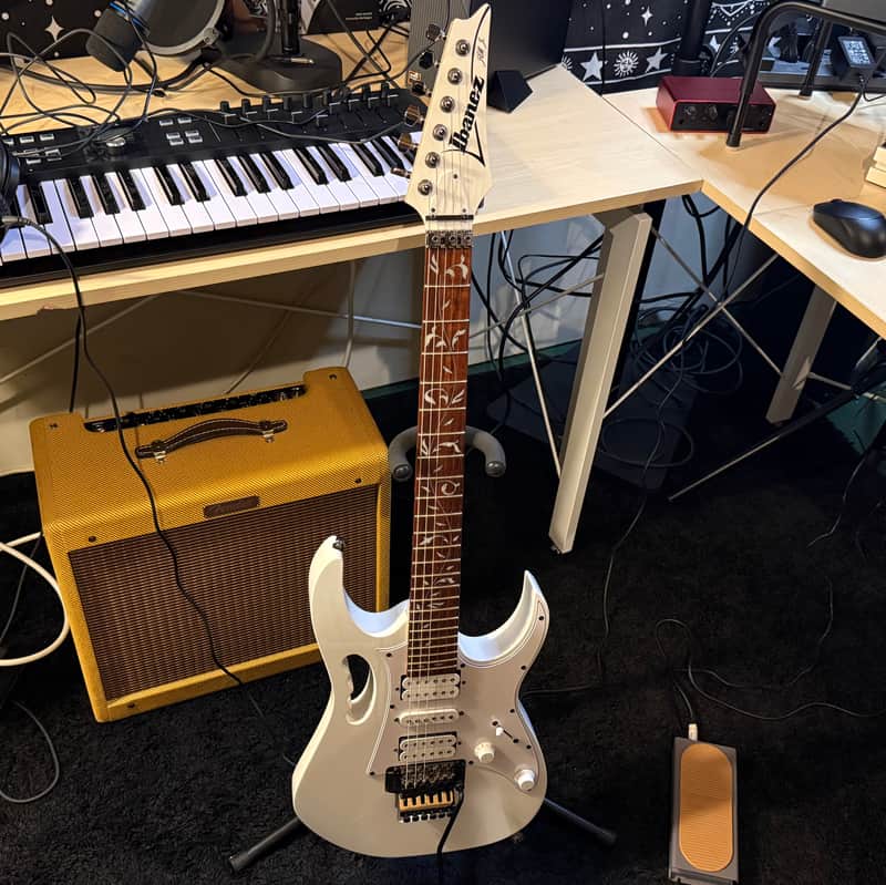 Ibanez JEMJR-WH Steve Vai Signature with Rosewood Fretboard 2015 - 2017 - White image 1