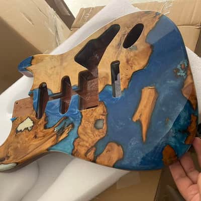 Single-Single-Humbucker pickup setup River table style Resin wood Blue seawater resin veneer Mahogany strat Electric guitar body SSH image 3