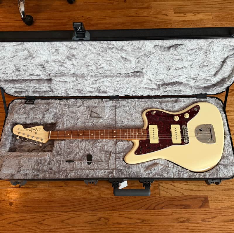 Fender Vintera '60s Jazzmaster with Pau Ferro Fretboard 2019 - 2023 - Olympic White w/ Hard Case