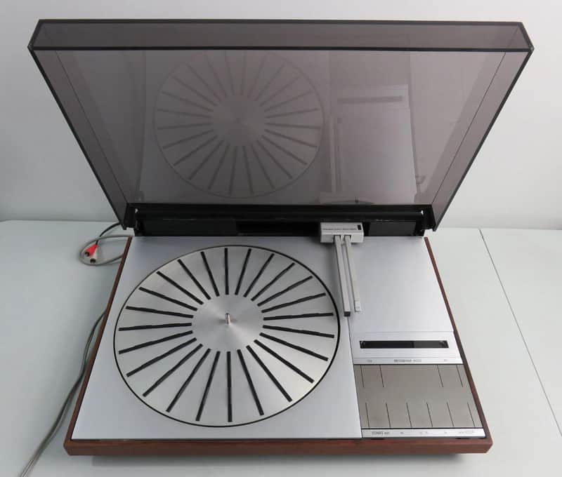 B&O BANG & OLUFSEN 4002 TURNTABLE / RECORD PLAYER WORKS SOLD AS IS TYPE 5523