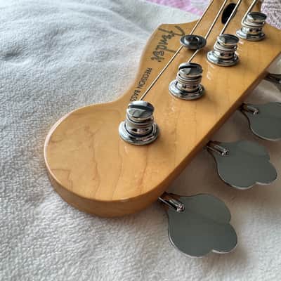 Fender Player Precision Bass with Maple Fretboard 2018 - 2024 - Buttercream image 4