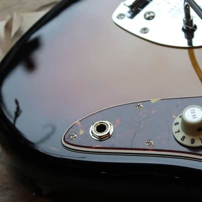 FENDER "American Vintage II '66 Jazzmaster 3-Color Sunburst" HARDCASE, PAPERS, 4, 00 KG imagen 7