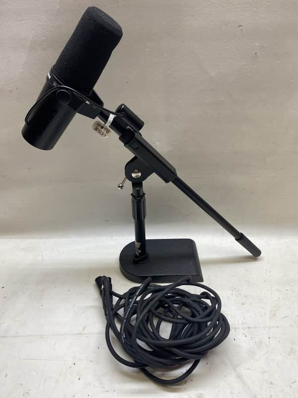 Shure SM7dB Cardioid Dynamic Microphone with Built-In Preamp 2023 - Present - Black image 1