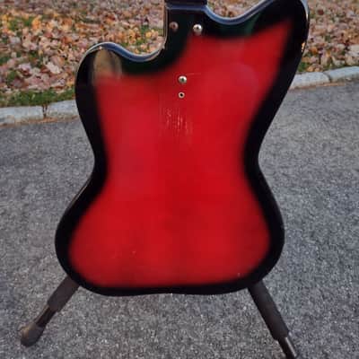 Silvertone Hornet Bass 1966 Red Burst image 4