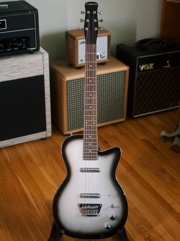 Silvertone 1303/U2 Reissue 2020s - Silverburst
