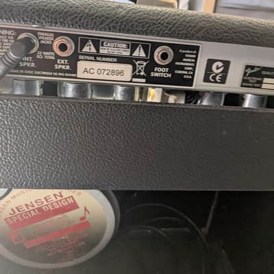 Fender '65 Deluxe Reverb Reissue 22-Watt 1x12" Guitar Combo 1994 - Present - Black image 4