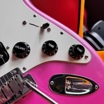 Fender USA MOD SHOP Custom Stratocaster in Bubblegum Metallic w/ Orig Case! image 3