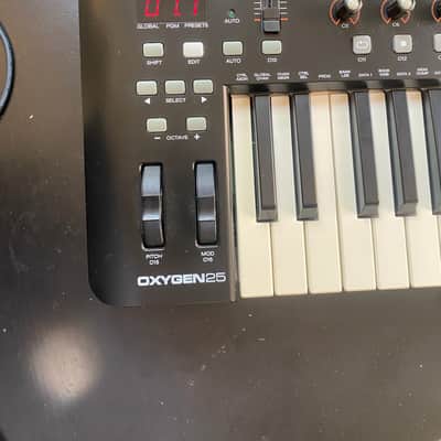 M-Audio Oxygen 25 MKV MIDI Keyboard Controller 2021 - Present - Black image 3