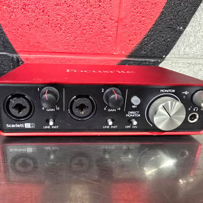 Focusrite Scarlett 2i2 2nd Gen Studio Bundle with Headphones, Mic and Cable 2016 - 2018 - Black/Red image 4