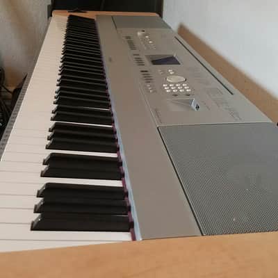 Yamaha Portable Grand DGX-640 2010 image 2