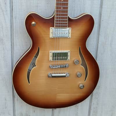 Hofner HCT-VTH-SP-SB Verythin CT SPECIAL Semi hollow Flame Maple Top New like 335 has 2 Humbuckers one a P90 image 2