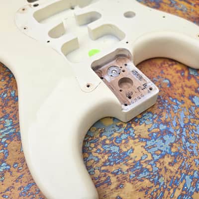 fender stratocaster USA standard 2002 lefty - vintage white body image 4