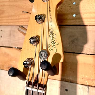 Squier Classic Vibe '60s Precision Bass, 3-Tone Sunburst image 6