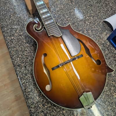 Eastman MD615-GB F-Style F-Hole Electric Mandolin Goldburst Finish image 2