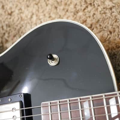 Video! 2001 "Just Shoot Me" Gibson ES-175 Black Top Sunburst Back/Sides | Burnt on TV image 14