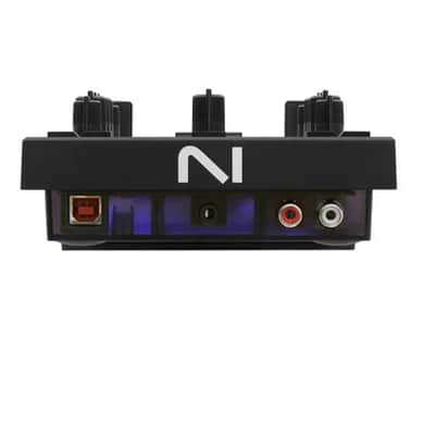 Native Instruments TRAKTOR Z1 MK2 DJ Mixing Controller image 4