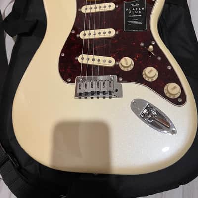 Fender Player Plus Stratocaster with Maple Fretboard 2021 - Present - Olympic Pearl image 2