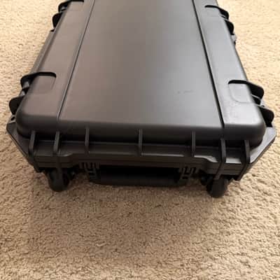 SKB 3i-4214-56 Injection Molded Les Paul Guitar Flight Case with TSA Latches & Wheels image 7