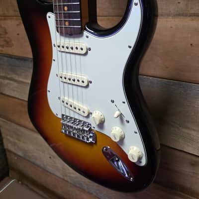 Fender American Vintage II 1961 Stratocaster (Pre-Owned) - 3-Color Sunburst w/ Case image 4