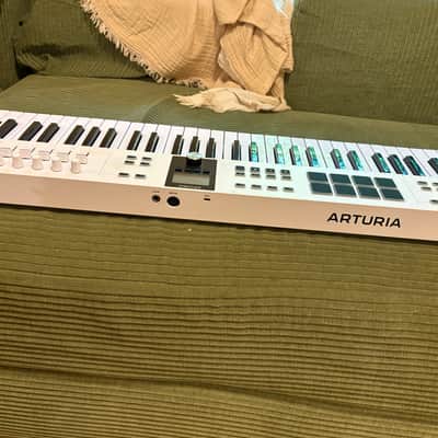 Arturia KeyLab Essential 61 MkIII MIDI Controller 2024 - Present - Alpine White image 3