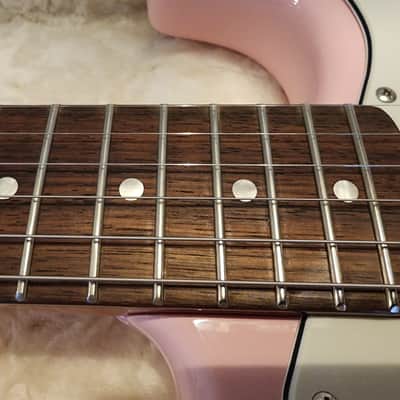 Squier Classic Vibe ’60s Stratocaster HSS Shell Pink + CME Pink Hardshell Case image 9