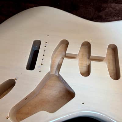Allparts Stratocaster body - see through blonde image 3