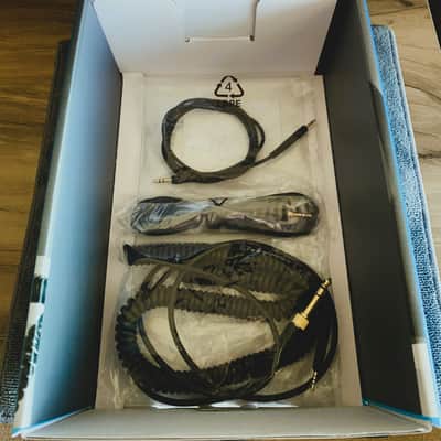 Sennheiser HD 400 Pro Headphones - Bonus Accessories - Mint Condition image 6