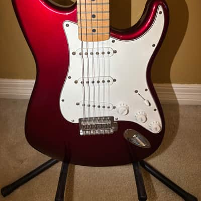 Fender Stratocaster 2005 - Wild Cherru image 3