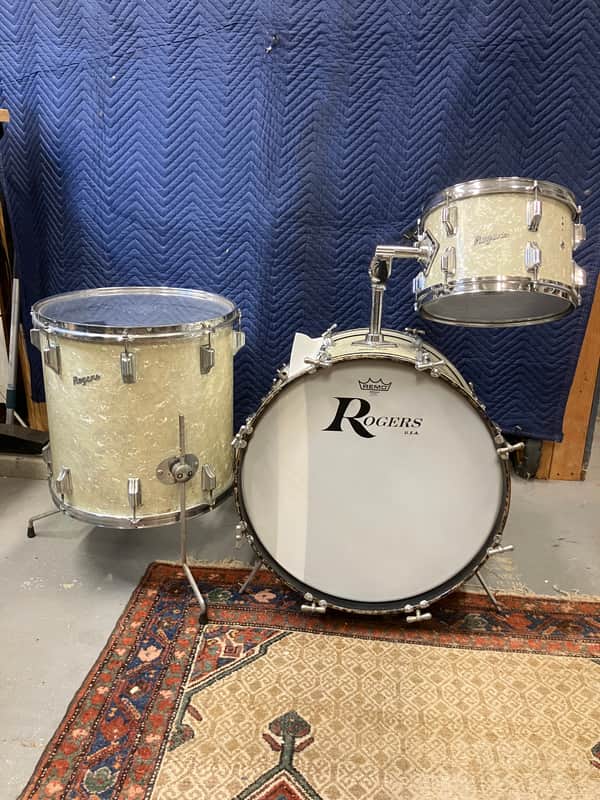 Vintage 1960’s Rogers Holiday Drum Set 20 12 16 Beavertail Lugs image 1