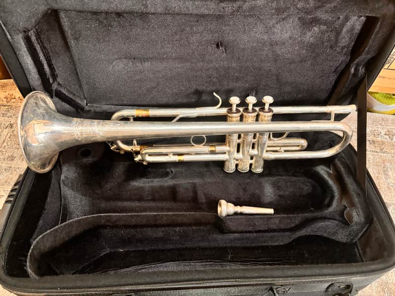 Bach BTR411S Advanced Bb Silver Trumpet w Case image 1