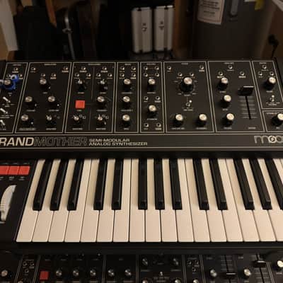 Moog Grandmother Dark 32-Key Semi-Modular Analog Synthesizer 2020 - Present - Black / Black Panel