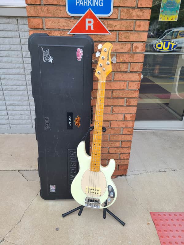 Ernie Ball Music Man Classic StingRay 5 White with Official Case image 1