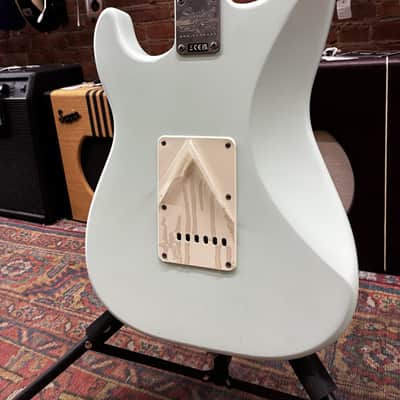 Squier 40th Anniversary Stratocaster, Satin Sonic Blue image 6