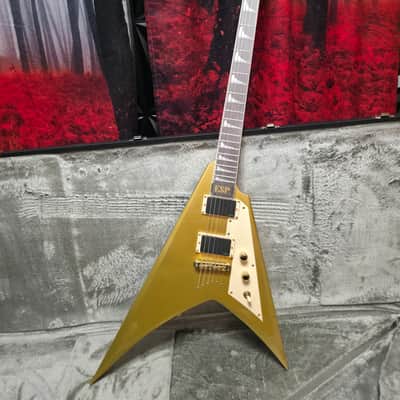 ESP LTD KH-V Kirk Hammett Signature 2023 - Present - Metallic Gold - EMG Bone Breaker Pickups image 4