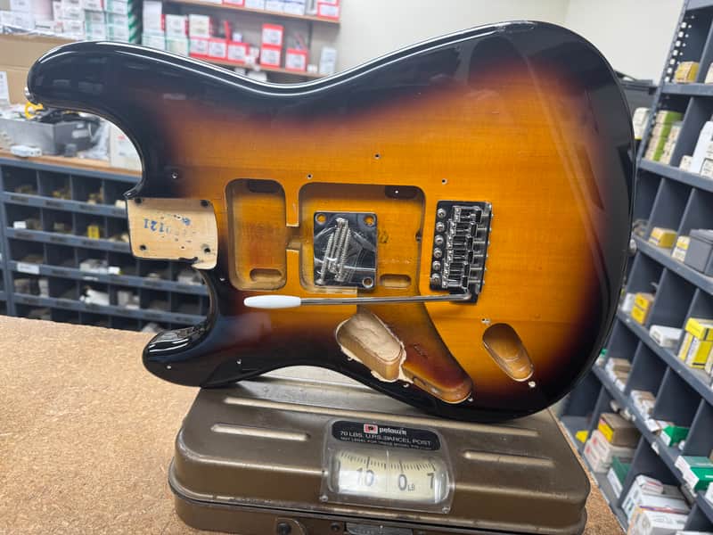 Fender SQUIRE LH 2000’s - SUNBURST image 1