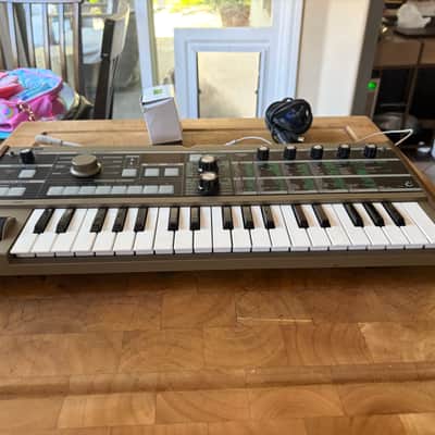 Korg MicroKORG 37-Key Synthesizer/Vocoder 2002 - 2019 - Silver - Excellent image 4