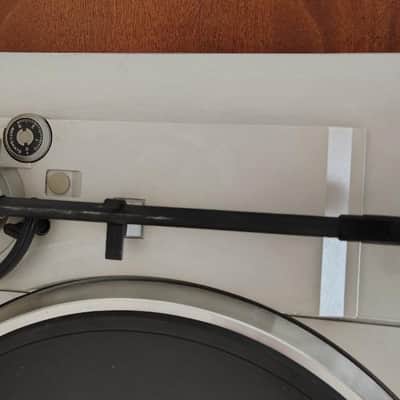 Hitachi HT50S turntable in in very good condition - 1970's image 2