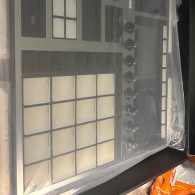 Native Instruments Maschine Plus 2020 - Present - Black mint in the box image 6