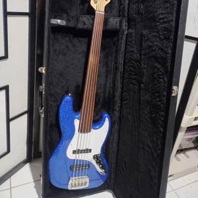 G&L USA JB-5 2017 - Unlined Fretless Quartersawn Neck Blue Metal Flake image 7