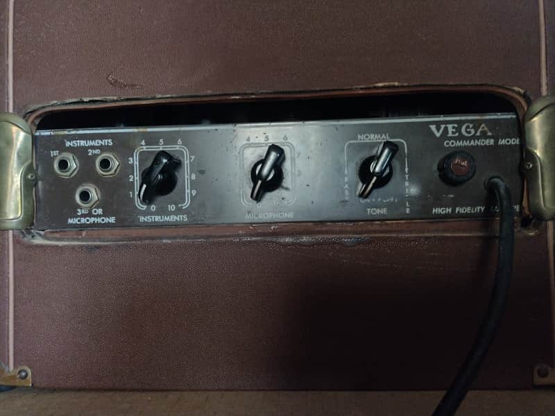 40s VEGA COMMANDER 1x10" combo image 1
