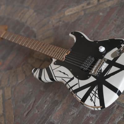 EVH Striped Series ’78 Eruption - White with Black Stripes Relic image 14
